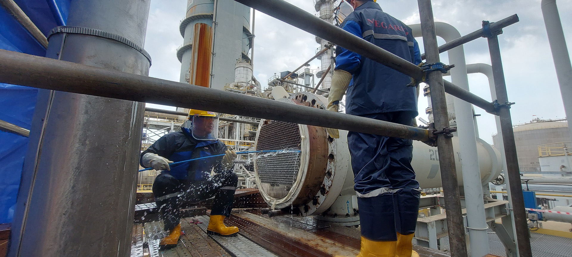 High pressure jet-cleaning for piping, equipments