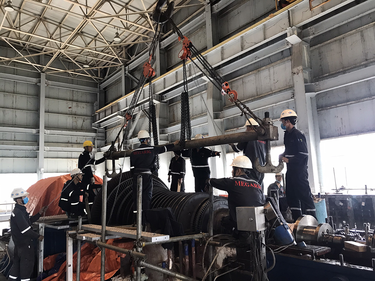 Overhauling turbines and generators