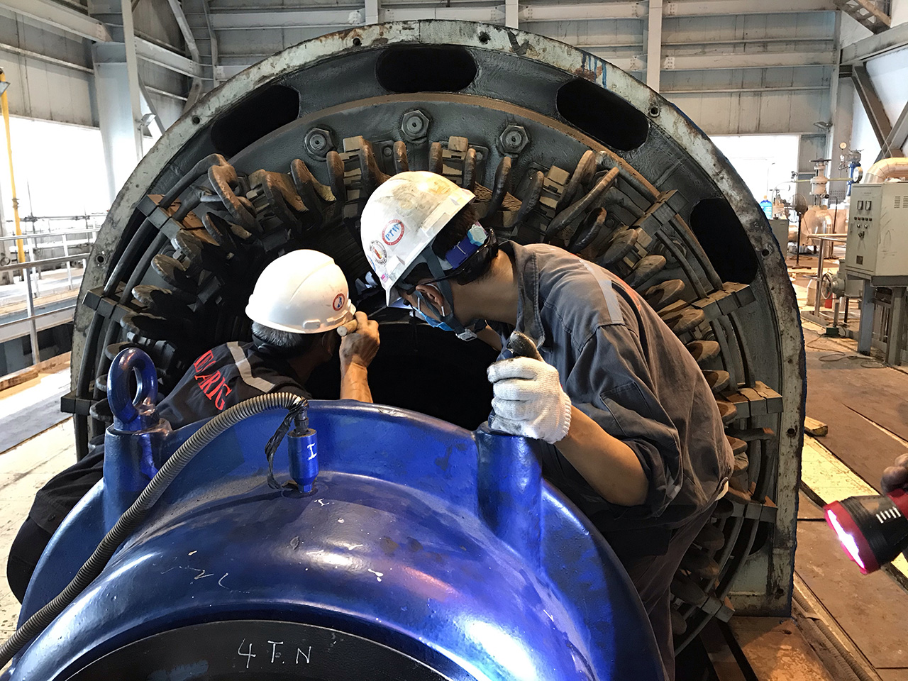 Overhauling turbines and generators