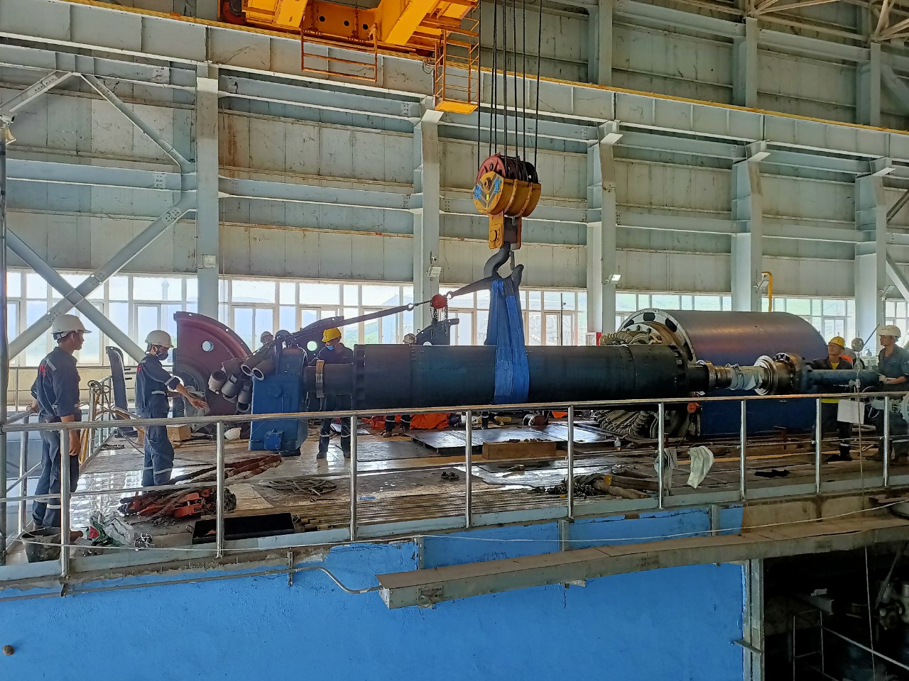 Overhauling turbines and generators